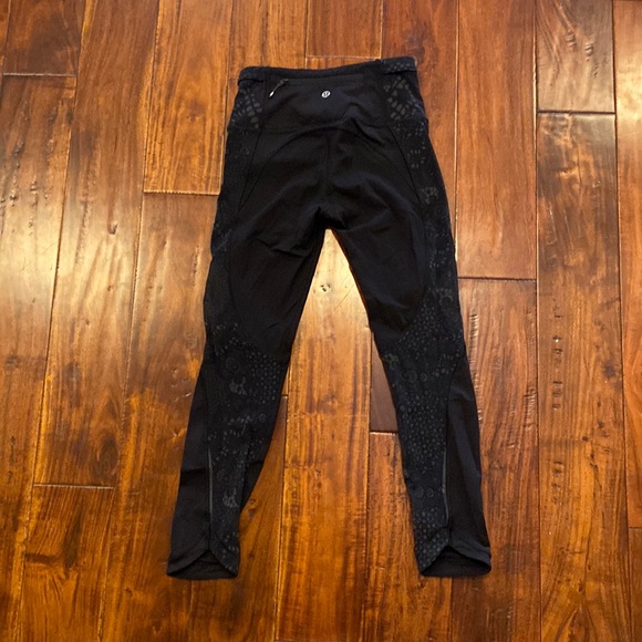 Black lululemon leggings, size 4, rare design - Picture 2 of 3
